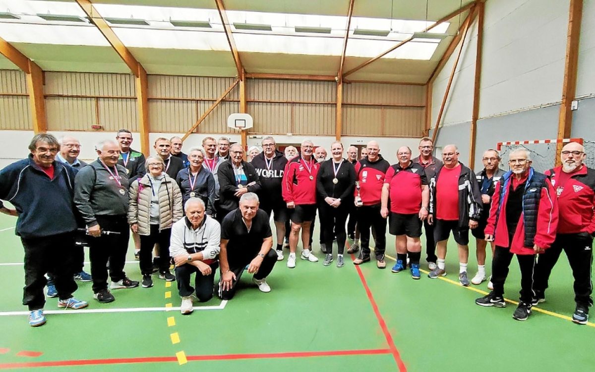 28 joueurs et joueuses participaient ce lundi 24 octobre au tournoi de tennis de table organisé à Lanrivoaré par la commission de Tennis de table FSGT29